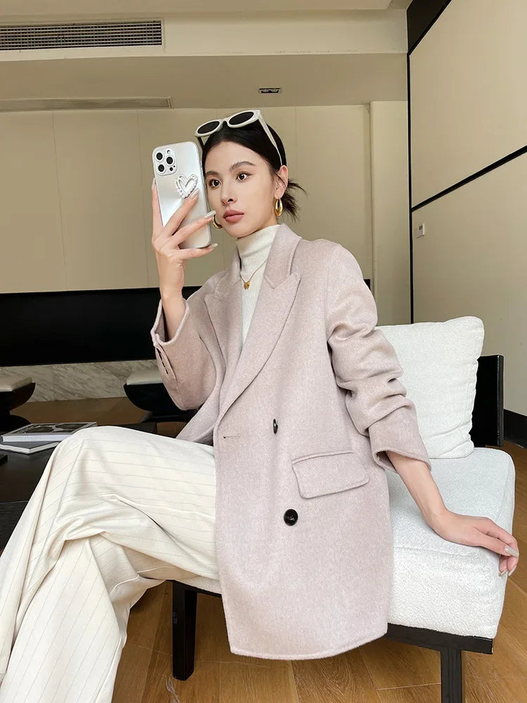 Women's wool peak-lapel short coat