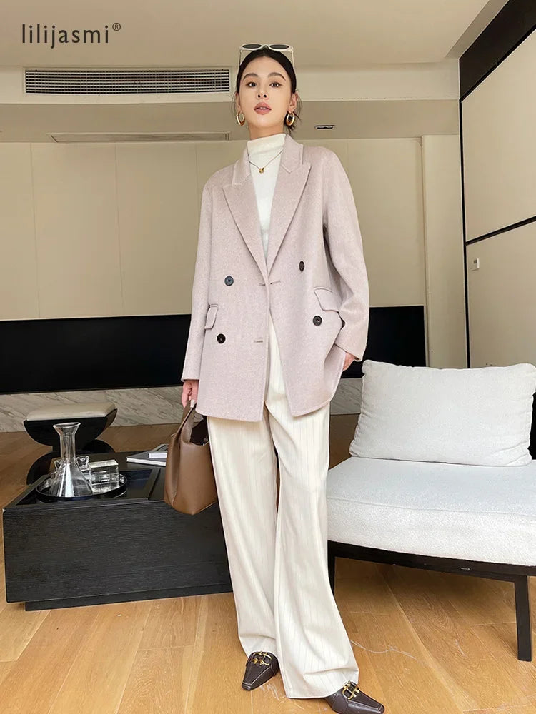 Women's wool peak-lapel short coat