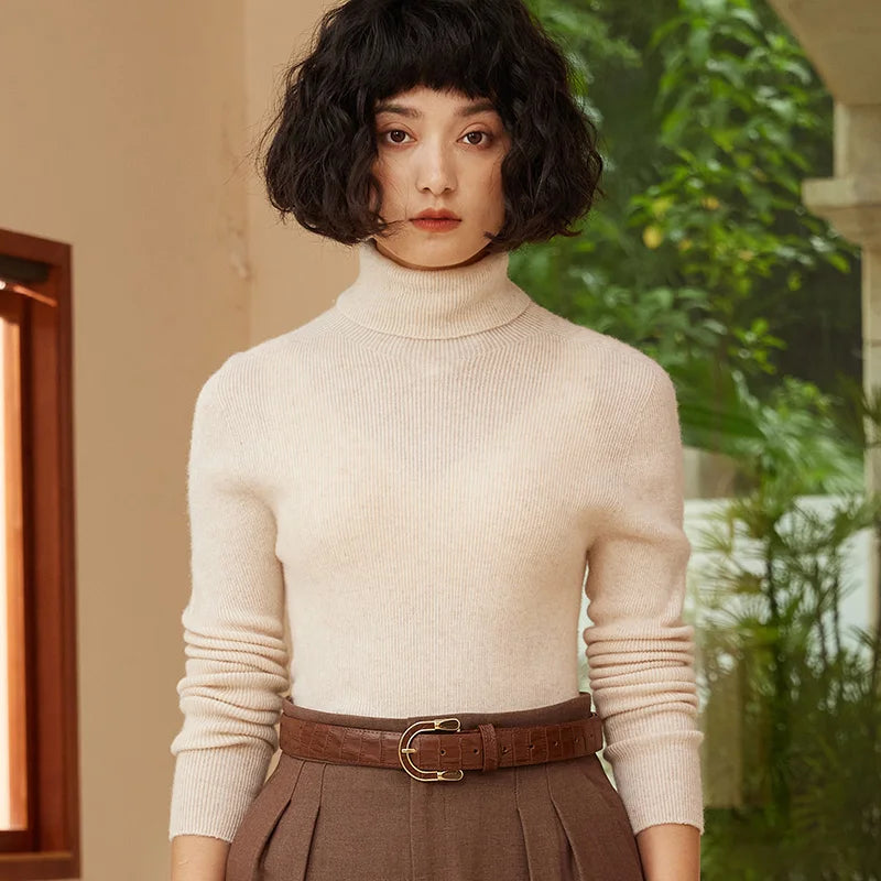 Women's fitted cashmere turtleneck