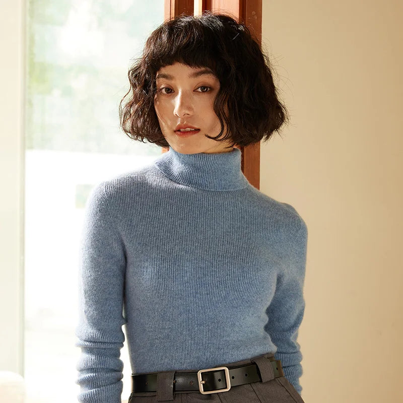 Women's fitted cashmere turtleneck
