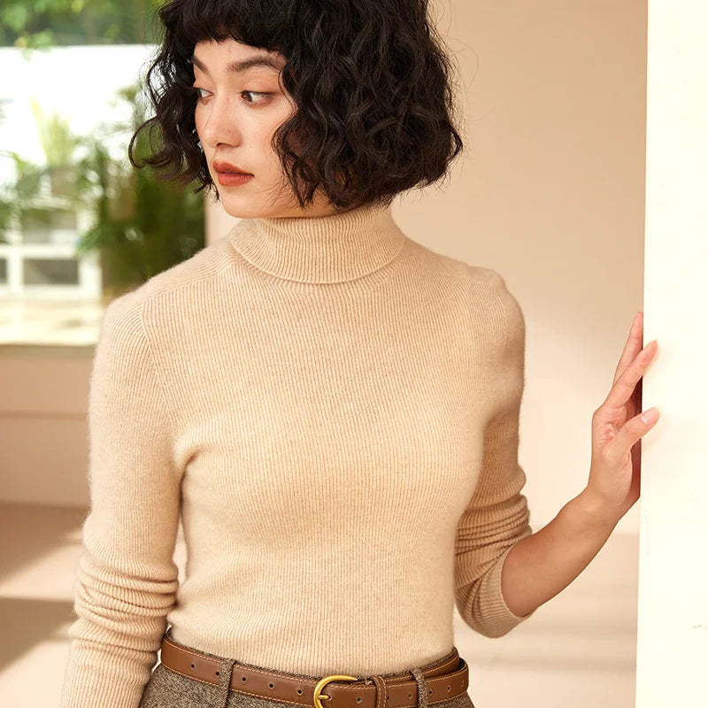 Women's fitted cashmere turtleneck