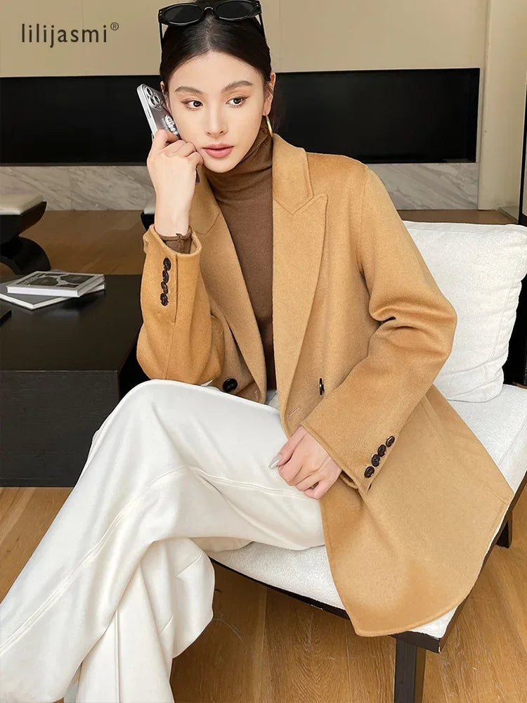 Women's wool peak-lapel short coat