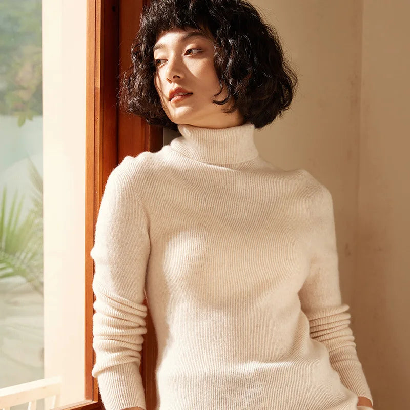 Women's fitted cashmere turtleneck
