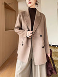 Women's wool peak-lapel short coat