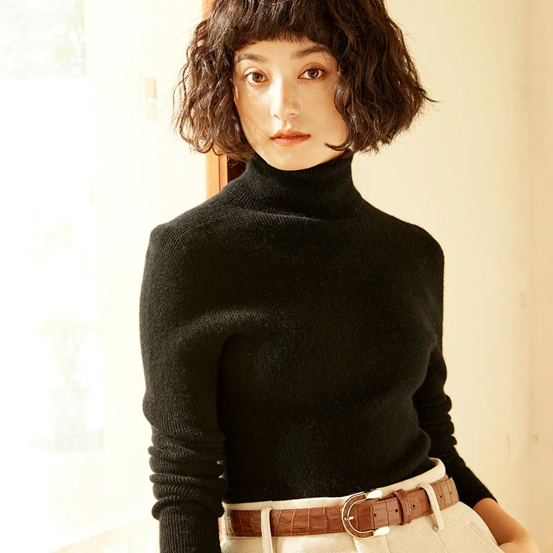 Women's fitted cashmere turtleneck