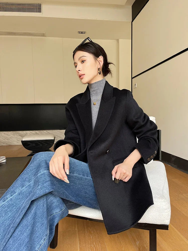Women's wool peak-lapel short coat