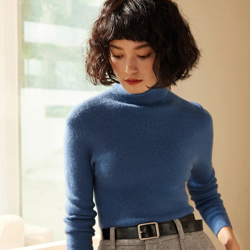 Women's fitted cashmere turtleneck