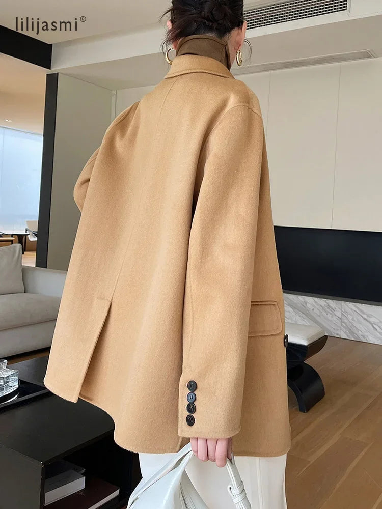 Women's wool peak-lapel short coat